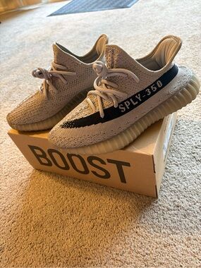 Yeezy Boost 350 V2